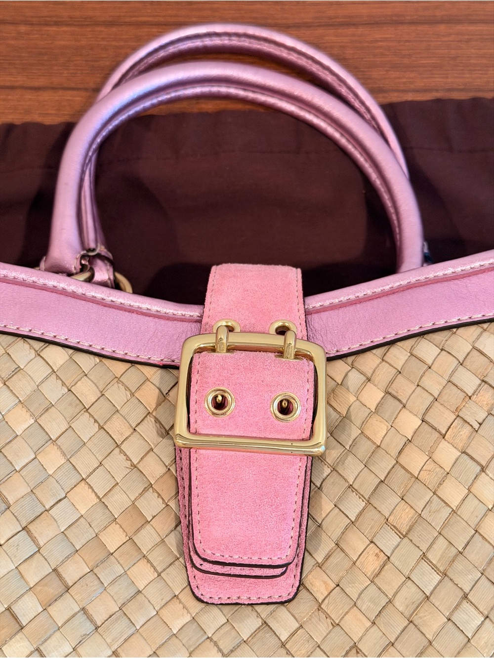 Coach vintage mid 2000s woven straw soho tote with coral pink suede trim. - Picture 7 of 7